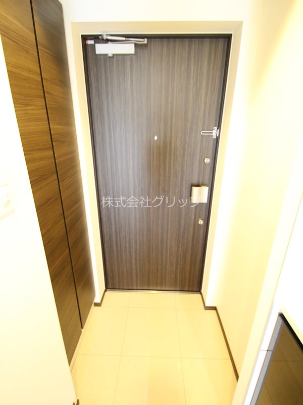 横浜市南区高根町３丁目の賃貸マンションの玄関