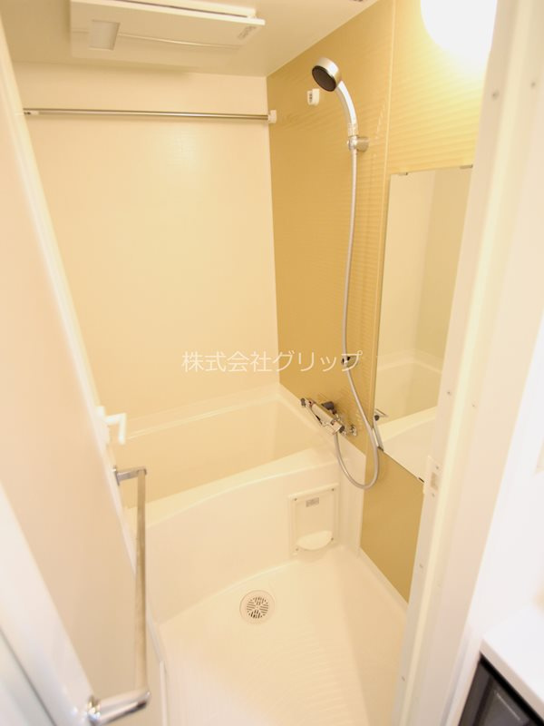 横浜市南区高根町３丁目の賃貸マンションの浴室