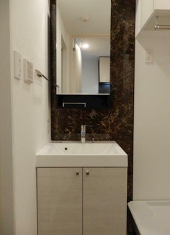 墨田区横川５丁目　区分マンションの独立洗面台