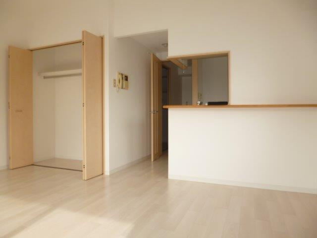 サンパレス幸町の洋室