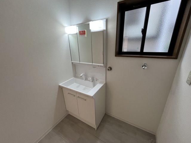 鶴岡市千石町　中古住宅の独立洗面台