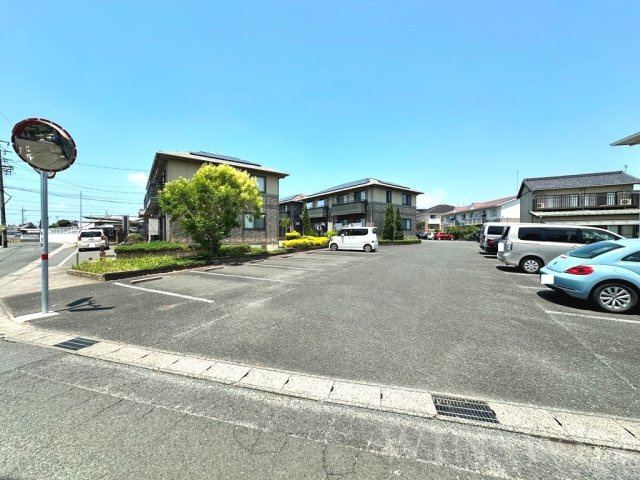 サンハイム一色 Dの駐車場