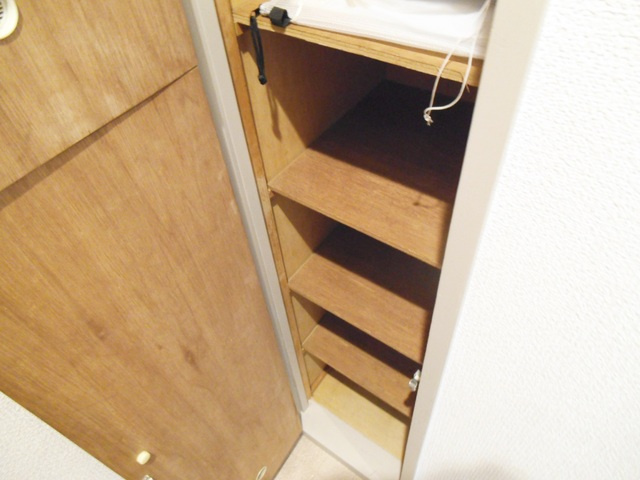 コーポうめやの収納|玄関横のシューズボックスです☆