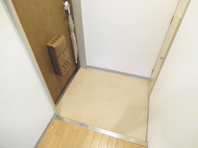 コーポうめやの玄関|広めの玄関スペース♪※お部屋は反面タイプです