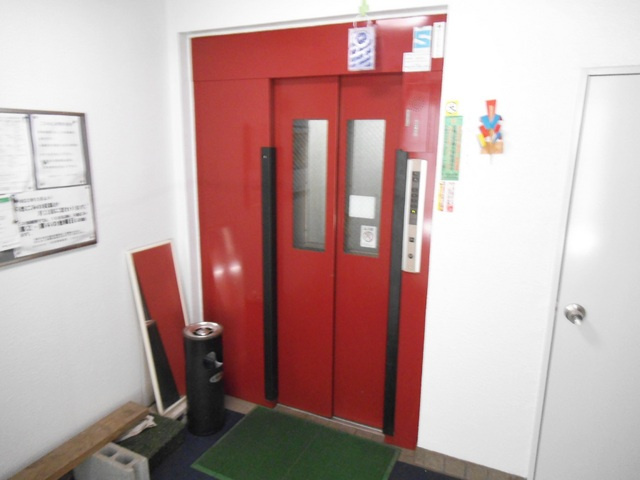 コーポうめやのその他共用部分|エレベーター付で荷物の多い日も安心！