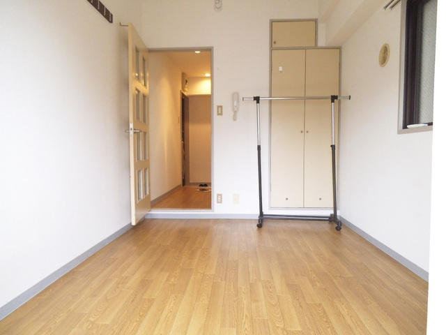 コーポうめやの寝室|奥行のある居室になっております☆※お部屋は反面タイプです