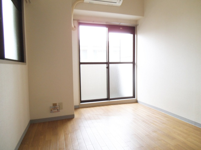 コーポうめやの洋室|とても綺麗な洋室ですよ♪※お部屋は反面タイプです