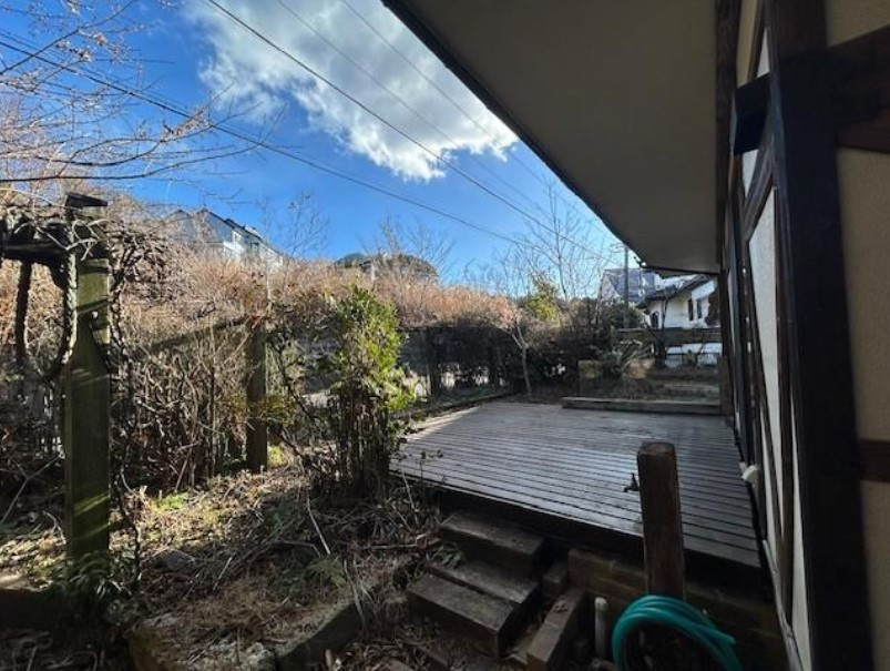 伊豆の国市　小松ケ原別荘地の外観|ウッドデッキ