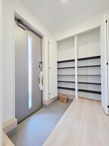 【玄関】 | 東海市富木島町第30　３号棟