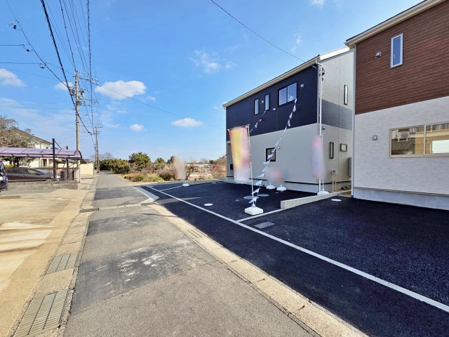 【前面道路含む現地写真】 | 東海市富木島町第30　３号棟