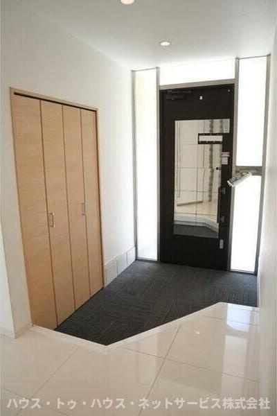 柏市旭町8丁目戸建の玄関