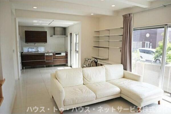 柏市旭町8丁目戸建の居間・リビング