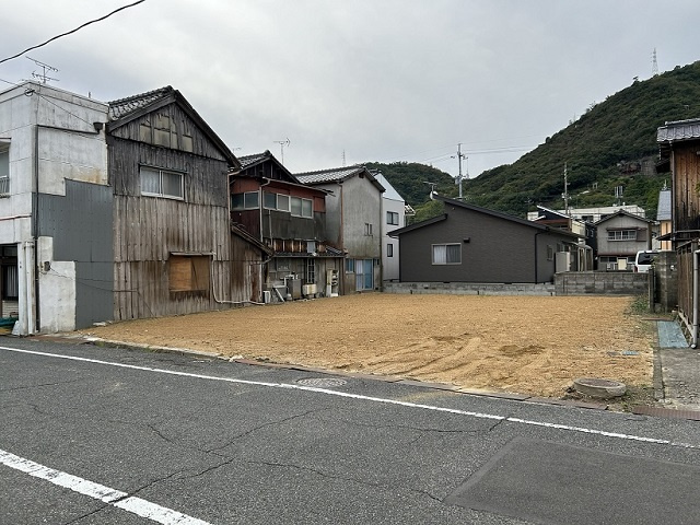 玉野市玉6丁目の前面道路含む現地写真