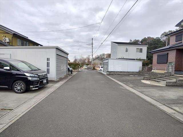 【前面道路含む現地写真】 | 日高市下鹿山 | 閑静な住宅地です