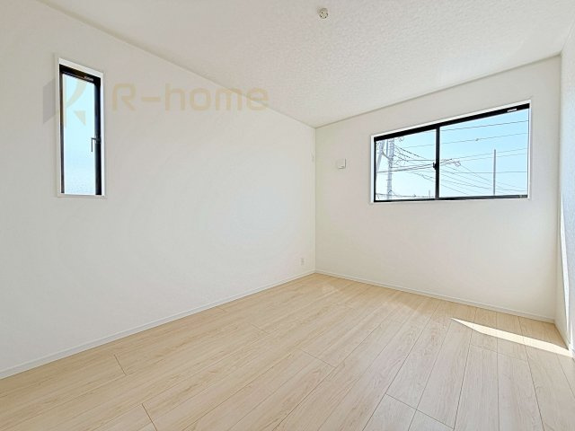 かすみがうら市下稲吉第15　新築戸建て　2号棟の洋室|2面窓の風通しの良い洋室です♪差し込む暖かな陽当たりで、室内がくつろげる空間に早変わりです♪