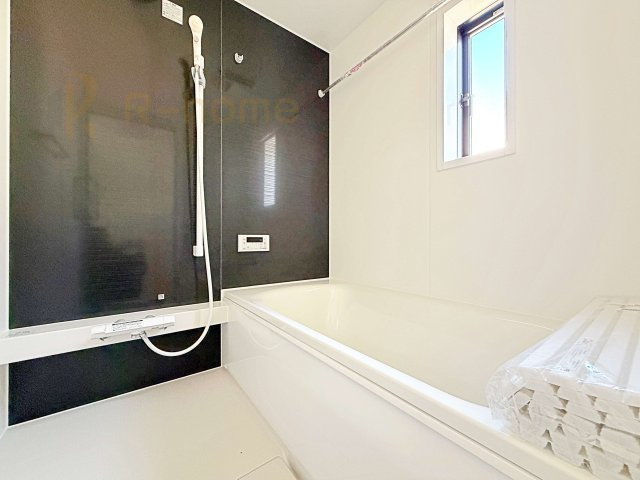 かすみがうら市下稲吉第15　新築戸建て　2号棟の浴室|足を伸ばしてもゆったりできるバスルーム♪機能性も取り入れて使い易さも保証します♪