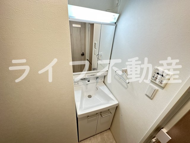 プレシオ小阪の洗面所|スペースが確保できる洗面所です