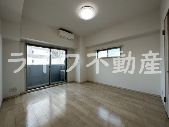 プレシオ小阪の居間・リビング|ゆったりとした居間です