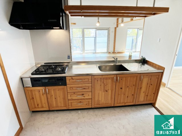 パームスクエアジェームス山のキッチン|子供を見守りながらお料理が出来るため家族のコミュニケーションか増えます♪スペースが広く確保されている為お子様が大きくなったときは一緒に料理を楽しめます♪