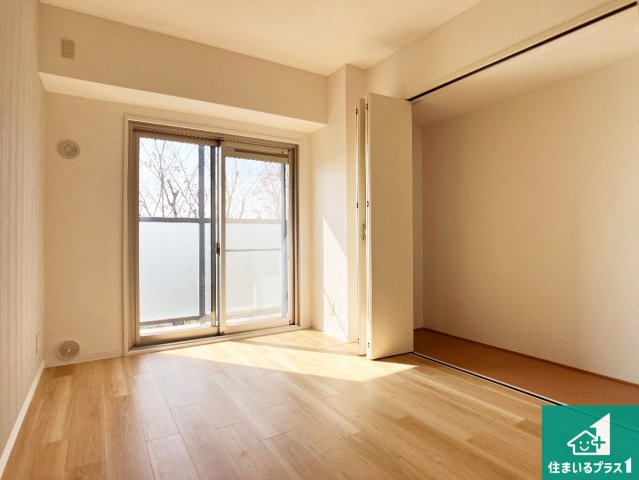 パームスクエアジェームス山の洋室|シンプルな洋室は、自分好みのインテリアが楽しめます♪