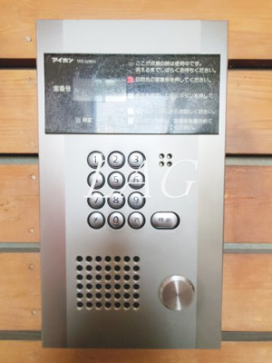 【セキュリティ】 | ＯＺ－ＣＯＵＲＴ | オートロックです。