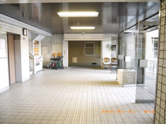 【駐車場】 | 広々とした駐車場が敷地内にあります。