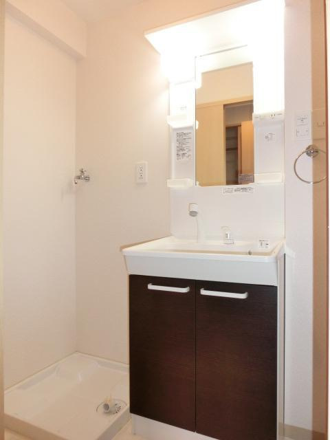 Bon hill 駅前の洗面所|シャンプードレッサー洗面台＆室内洗濯機置き場