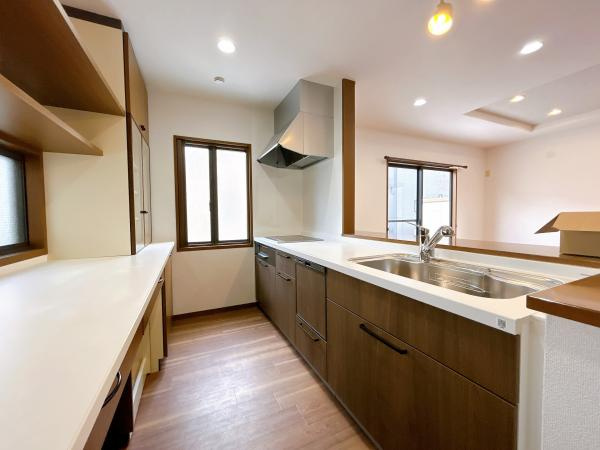 【No.7618】美萩野4丁目/4LDK/リフォーム中の駐車場|並列3台駐車可能♪