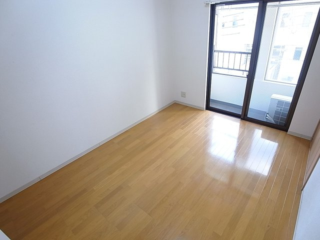 エルパラッツォ塚本の内装|綺麗な内装の洋室