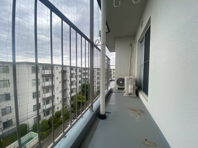 高槻塚原台ハイツ13号棟のバルコニー