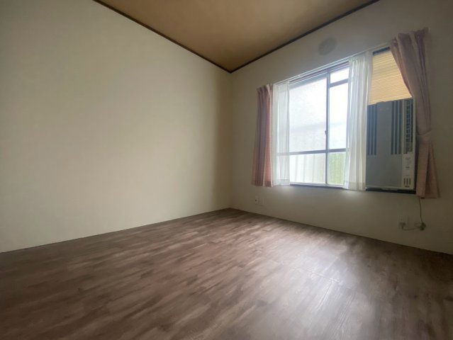 高槻塚原台ハイツ13号棟の子供部屋