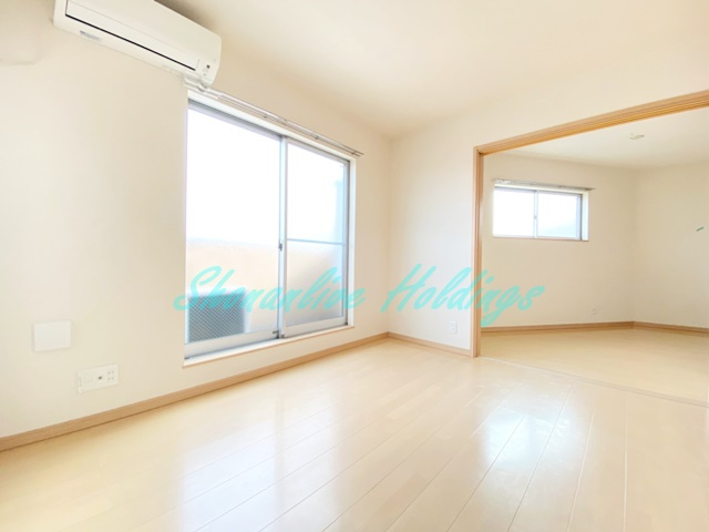 Les Ailes Vの居間・リビング|最上階・南向き♪日当たり良好