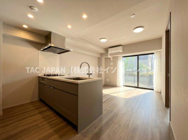 ディアナコート小石川播磨坂レジデンスの居間・リビング|外気の影響を受けにくい断熱性と、高効率な設備を導入。家計や環境に優しい省エネ性を備えたマンション。