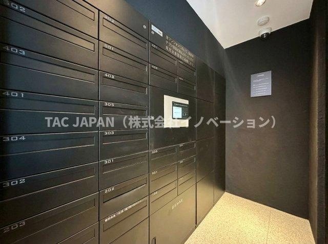 ディアナコート小石川播磨坂レジデンスのエントランス|【宅配ロッカー】
不在時でも荷物を受け取れる便利な宅配ロッカーを完備。