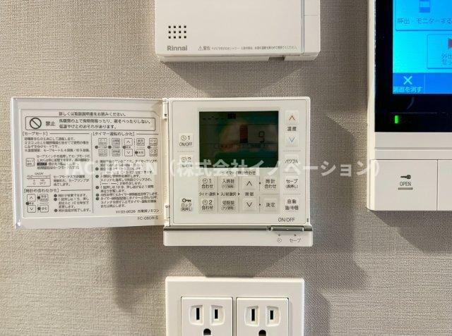 ディアナコート小石川播磨坂レジデンスの冷暖房・空調設備|【床暖房】
リビングには埃が舞わず輻射熱で身体を芯から暖めてくれる経済的な床暖房を完備。