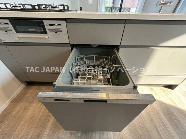 ディアナコート小石川播磨坂レジデンスのキッチン|【ビルトイン食器洗浄乾燥機】
最後にスイッチONすれば洗い物が完了。家事の時短に大活躍のビルトイン食器洗浄乾燥機。
