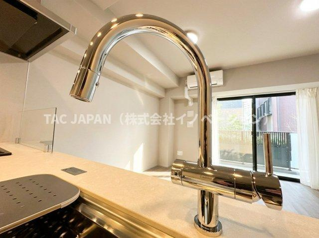 ディアナコート小石川播磨坂レジデンスのキッチン|【シャワー栓】
シンクから離れていて清潔感のあるキッチンシャワー栓。