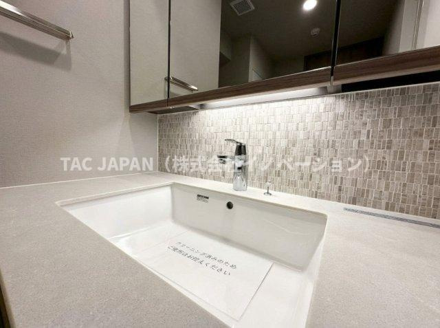 ディアナコート小石川播磨坂レジデンスの洗面所|【清潔感ある洗面ユニット】
つなぎ目が無くお手入れ楽々シームレス洗面ユニット。