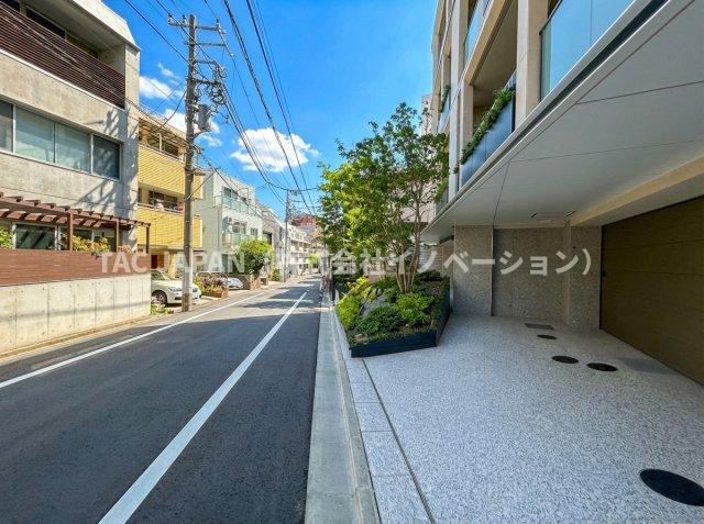 ディアナコート小石川播磨坂レジデンスの外観|断熱性能などの大幅向上と高効率な設備システムの導入により室内環境の質を維持しながら大幅な省エネルギーを実現させ、マンション全体での一次エネルギー消費量を20％以上削減することを目指したマンション。