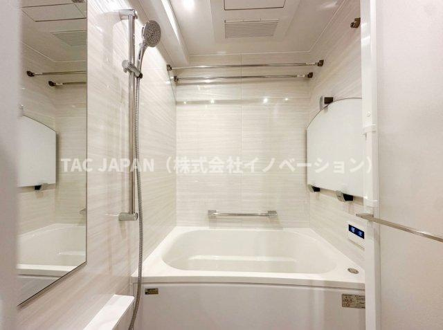 ディアナコート小石川播磨坂レジデンスの浴室|ワンタッチでお湯張りや追炊ができるオートバスと足を伸ばせる浴槽で24時間いつでも快適にリフレッシュできる新品浴室。雨のお洗濯や日頃のメンテナンスなどに役立つ浴室換気乾燥機もしっかり完備しています。