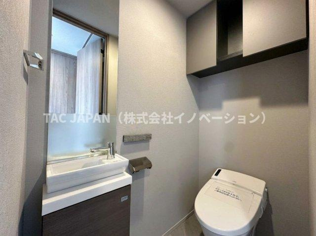 ディアナコート小石川播磨坂レジデンスのトイレ|洗練されたデザインと落ち着いた色調が生む、清潔感あふれる上質な空間。使い心地にこだわった、快適で心地よいパウダールーム。