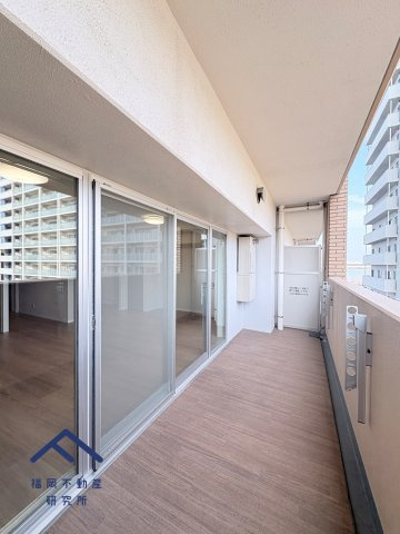 モントーレ香椎浜サーフタワーセンターコートのバルコニー