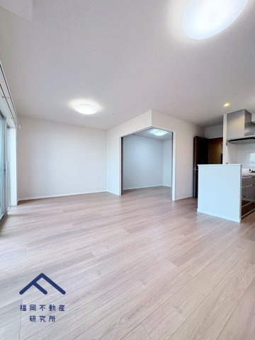 モントーレ香椎浜サーフタワーセンターコートの居間・リビング