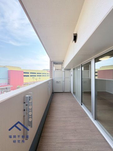 モントーレ香椎浜サーフタワーセンターコートのバルコニー