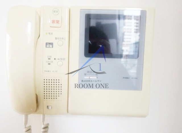 ラグジュアリーアパートメント森下のセキュリティ|モニター付きインターホンです。