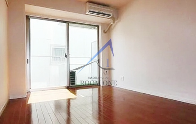 ラグジュアリーアパートメント森下の居間・リビング|洋室のお部屋です。