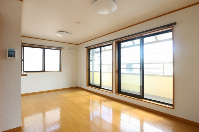 江戸川区谷河内2丁目一戸建の内装|内装もきれいです