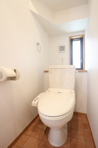 江戸川区谷河内2丁目一戸建のトイレ|落ち着いたトイレです