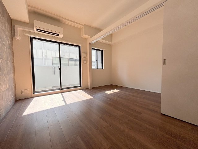 コンフォリア・リヴ新大阪西宮原ソルテラスの居間・リビング