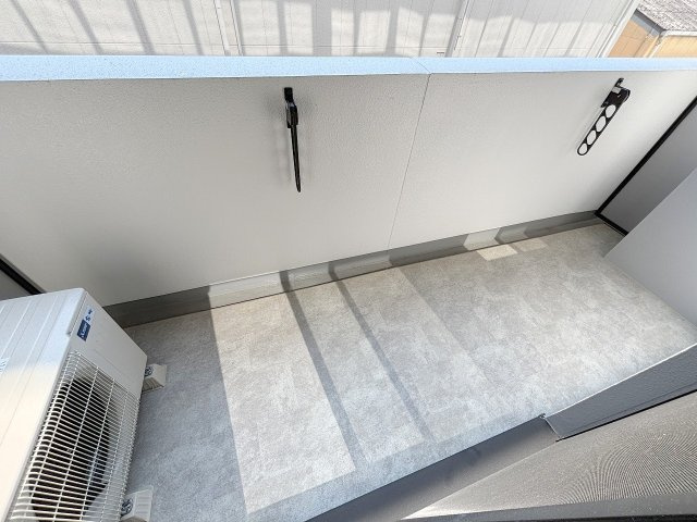 コンフォリア・リヴ新大阪西宮原ソルテラスのバルコニー